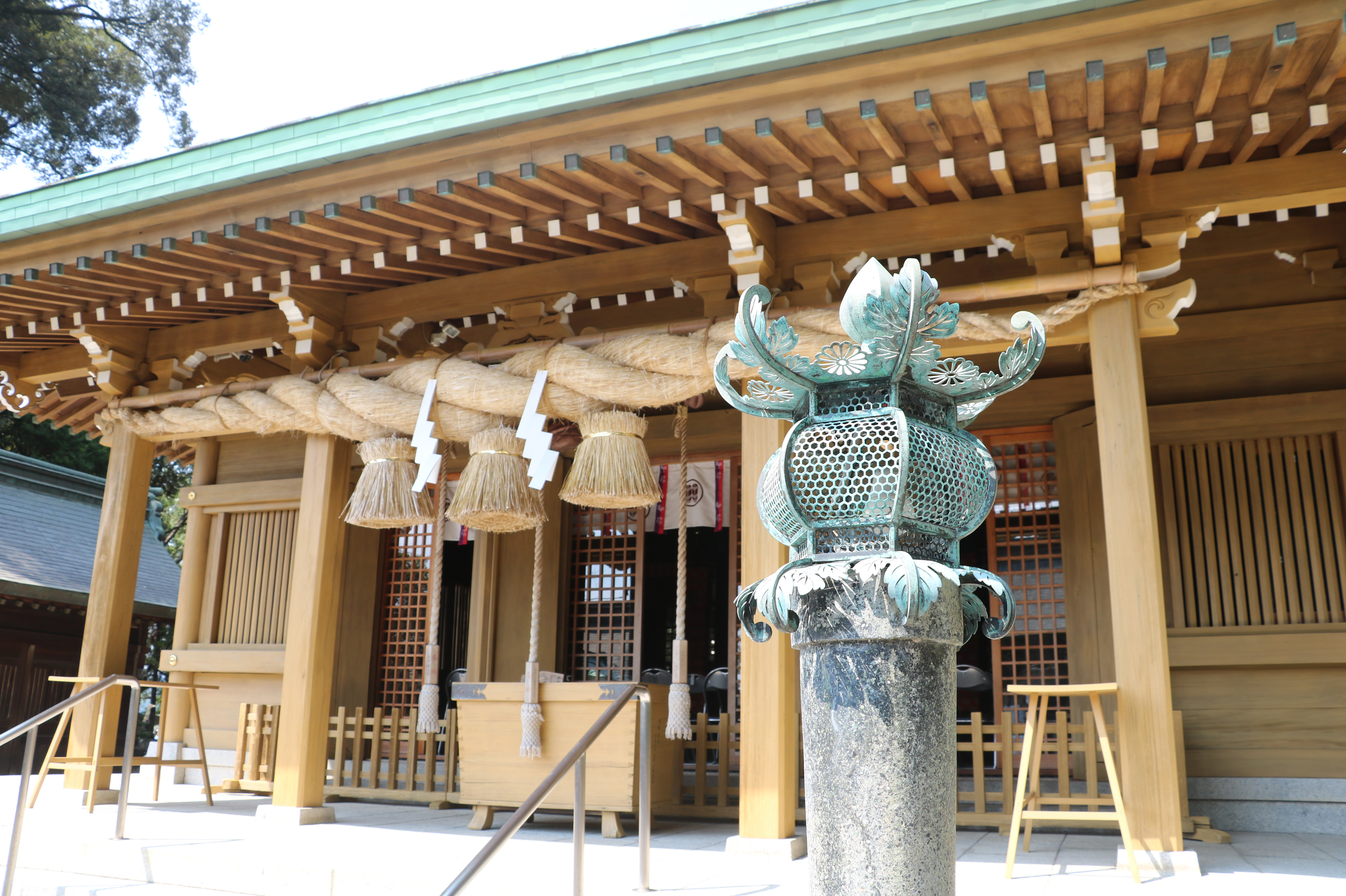 楼門から覗く拝殿