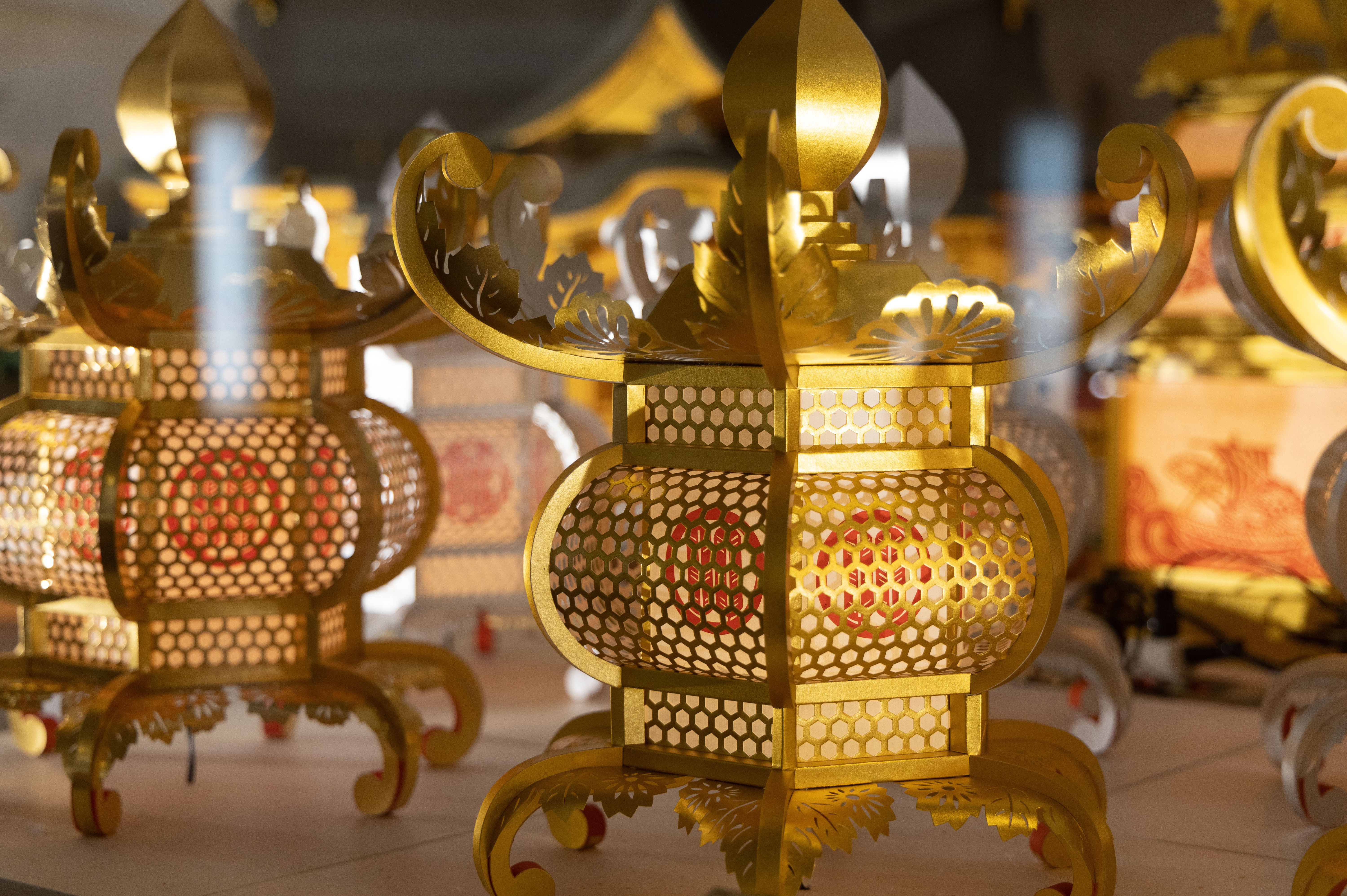 燈籠殿内金燈籠